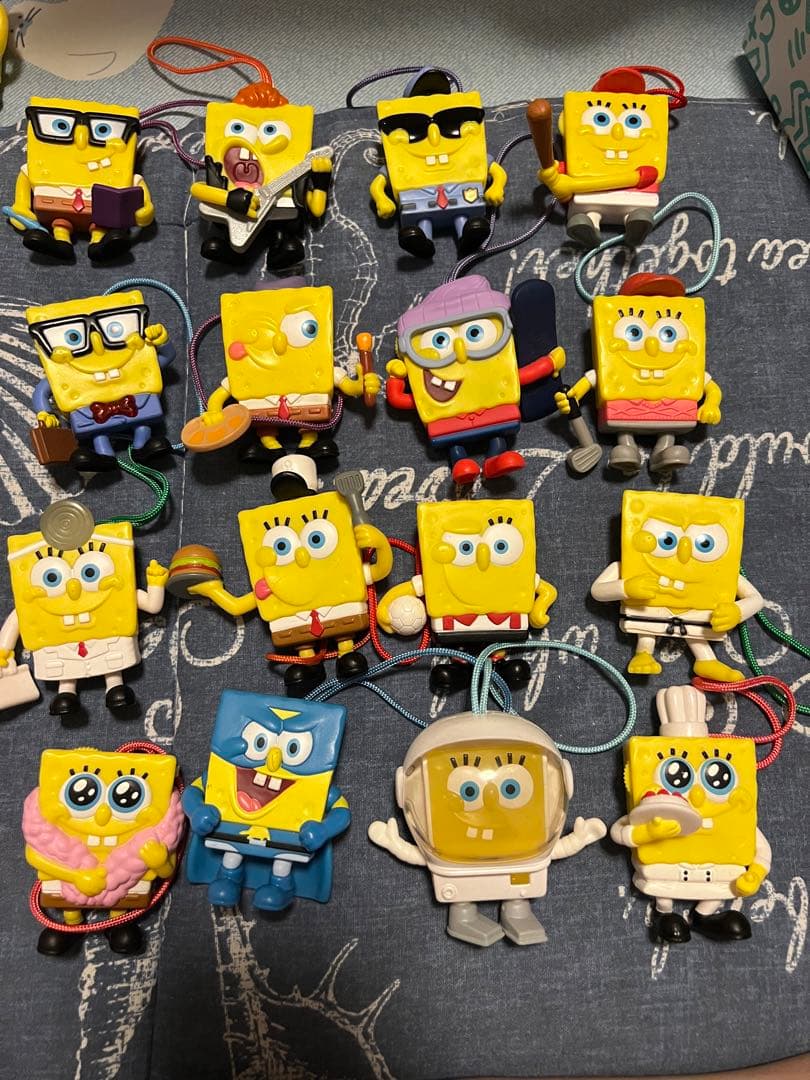 スポンジボブ　ハッピーセットストラップフィギュア