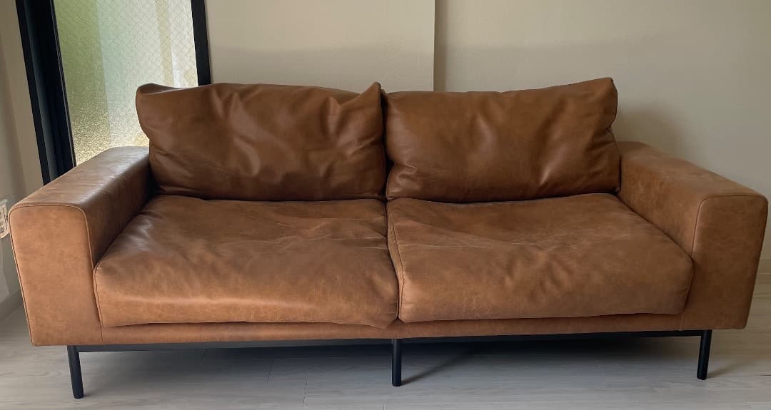 プルート 2.5人掛けソファ スーパーレザーテックス オーカーブラウン