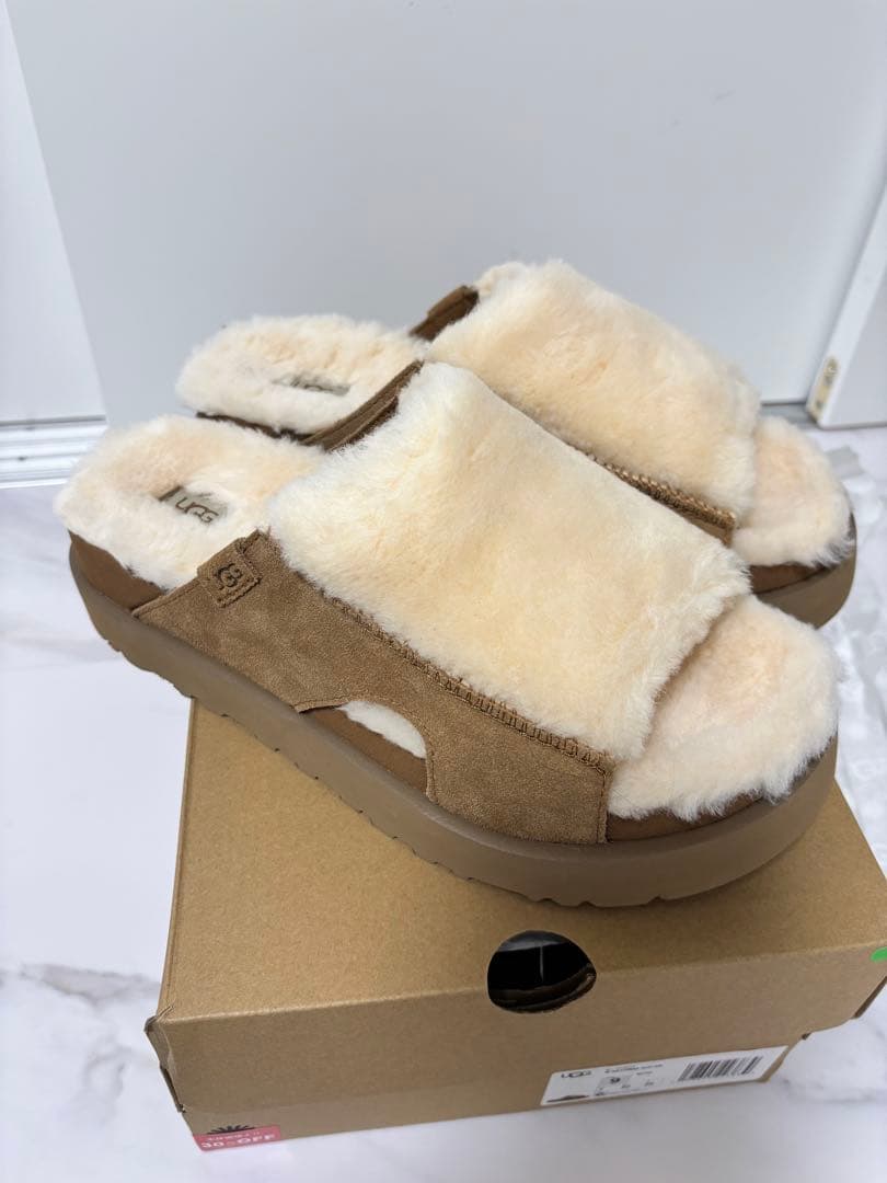 UGG ファー スライドサンダル ベージュ　未使用新品