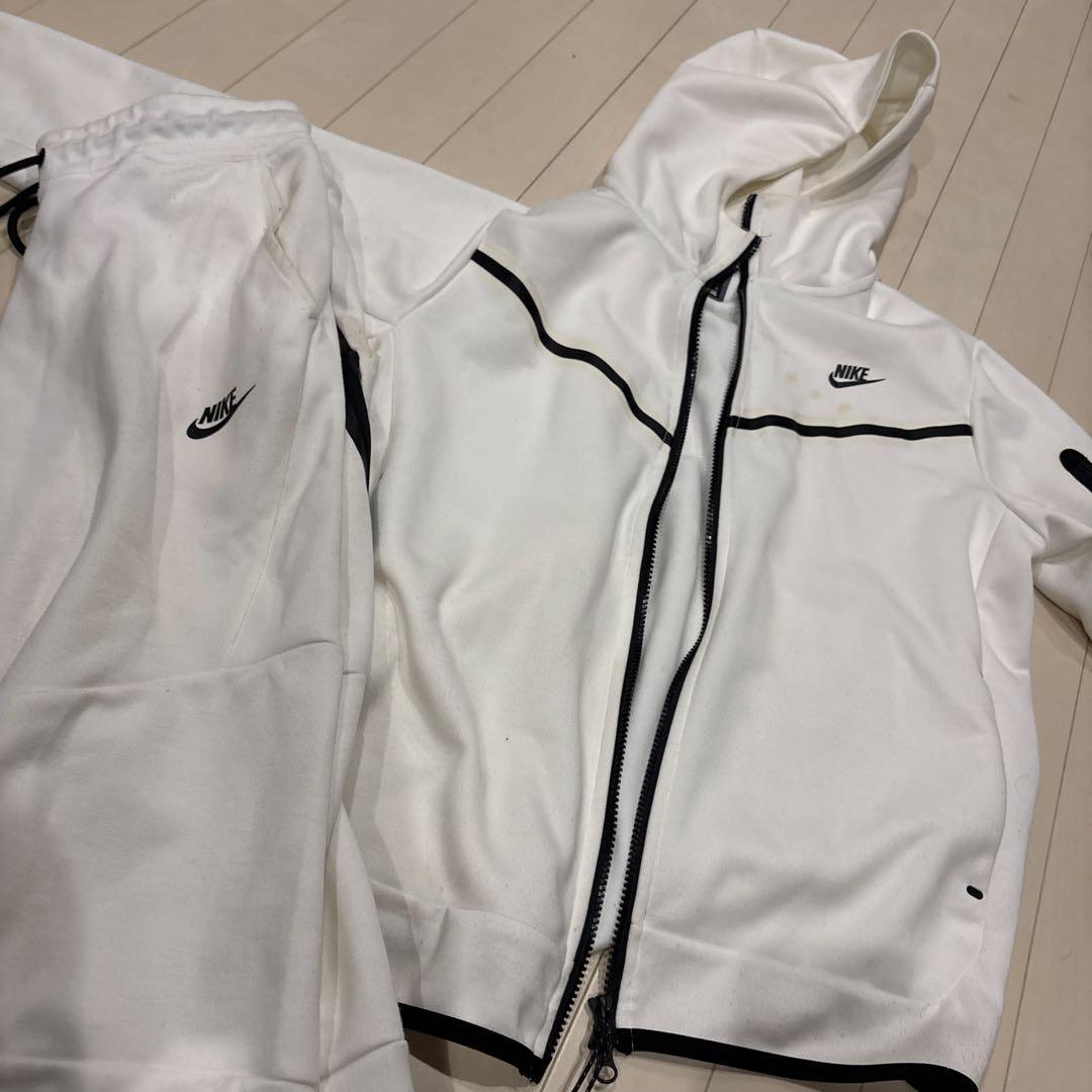 NIKEテックフリースホワイト