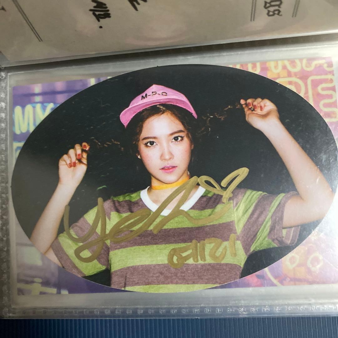 redvelvet イェリ サイン　直筆　ステッカー