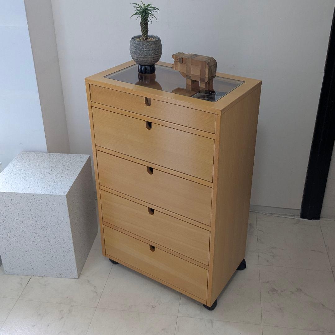 ILLUMS 北欧モダン 五段 キャスター ディスプレイチェスト ガラス天板