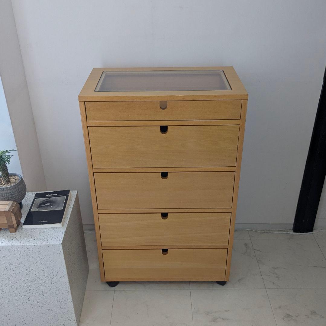 ILLUMS 北欧モダン 五段 キャスター ディスプレイチェスト ガラス天板