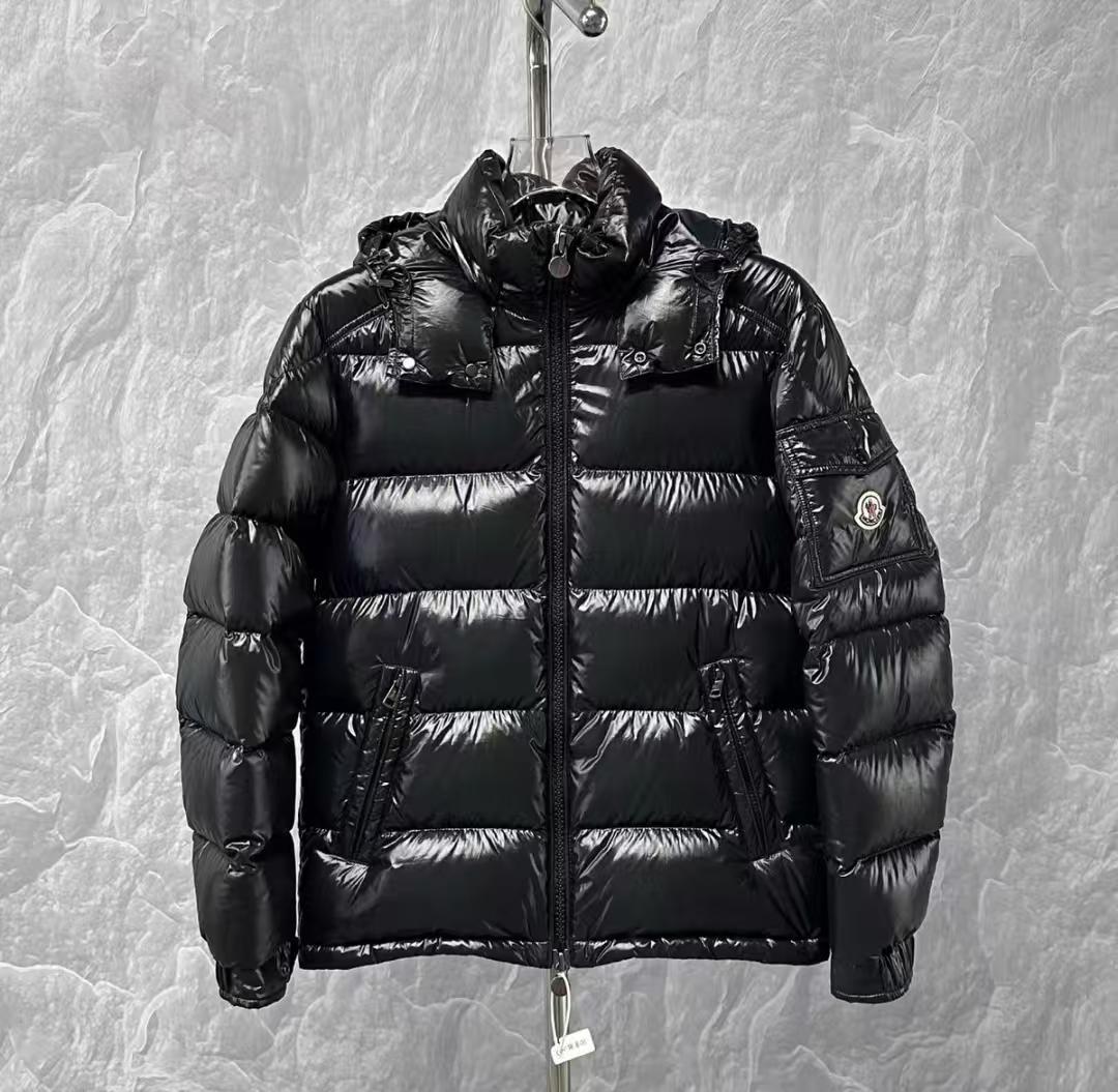 moncler 光沢のあるブラックダウンジャケット サイズ4