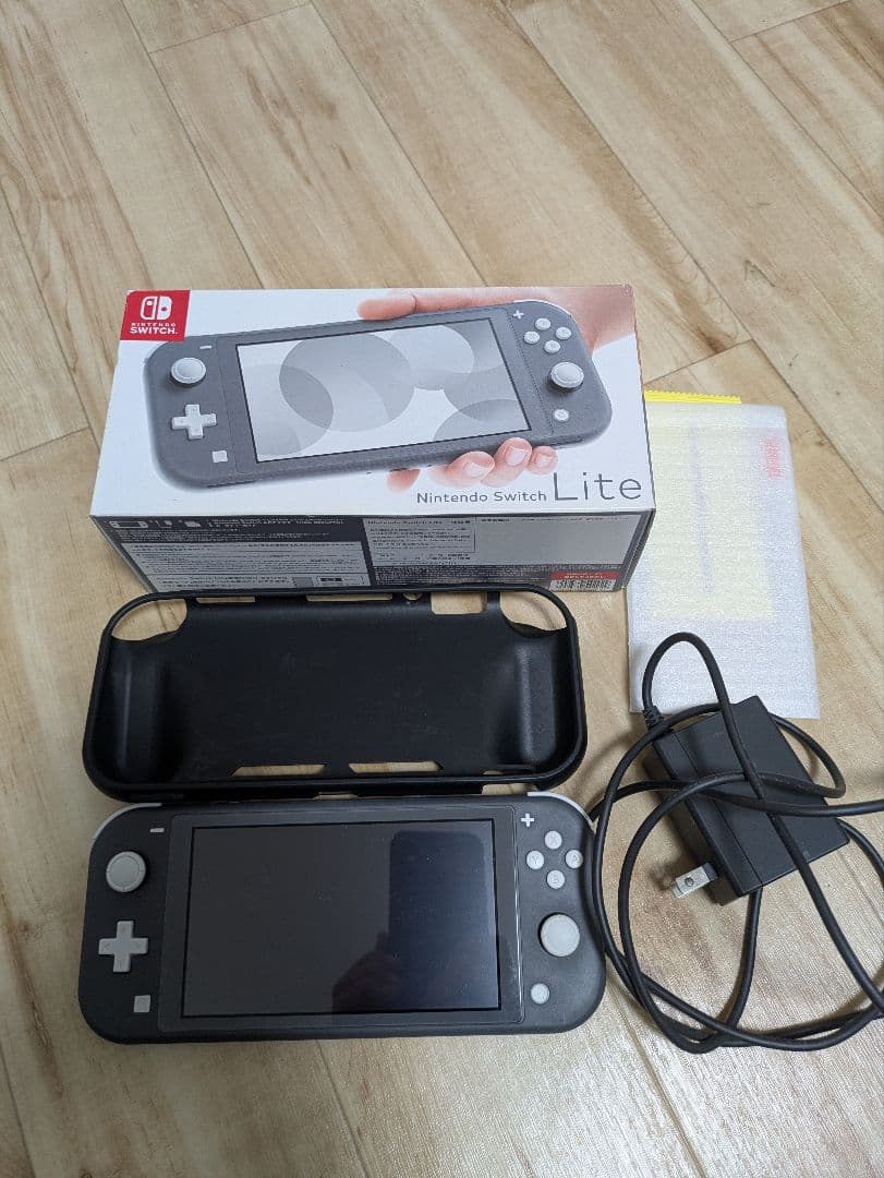 Nintendo Switch Lite グレー 本体　本体カバー付