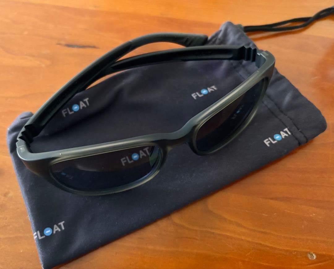 FLOAT スポーツサングラス ブラック 収納ポーチ付き　登山