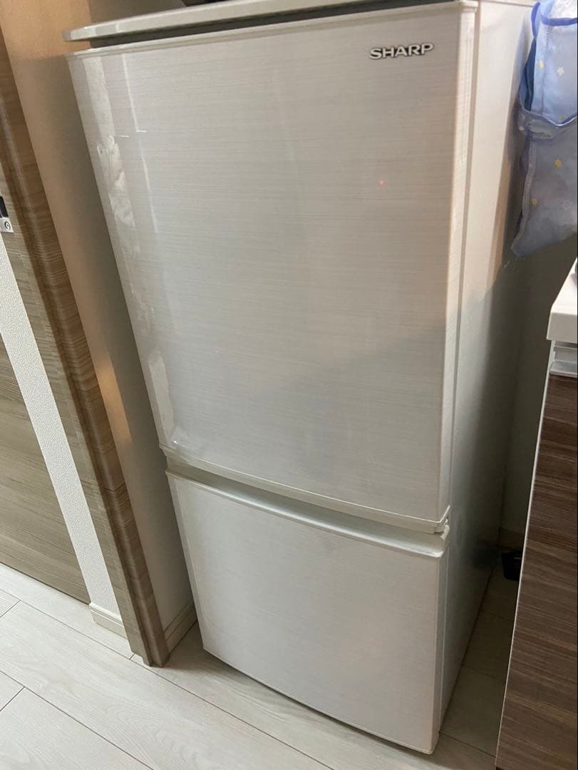 SHARP 冷蔵庫　2019年製　 SJ-D14F-W 137L ホワイト