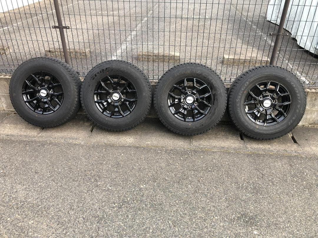 ハイエース　スタッドレス195/80R15アルミホイールセット