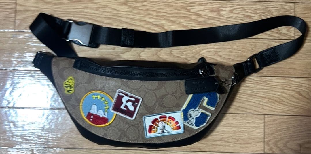 COACH ボディバッグ　スヌーピー　限定 【美品】