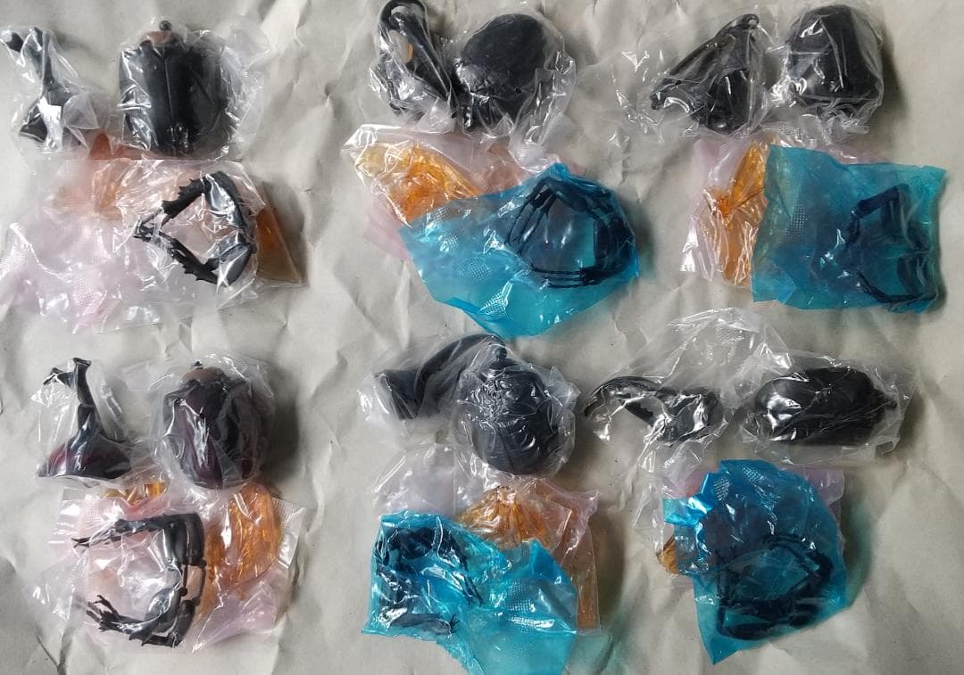 ガシャポン　いきもの大図鑑　かぶとむし くわがた かまきり サソリ　セット