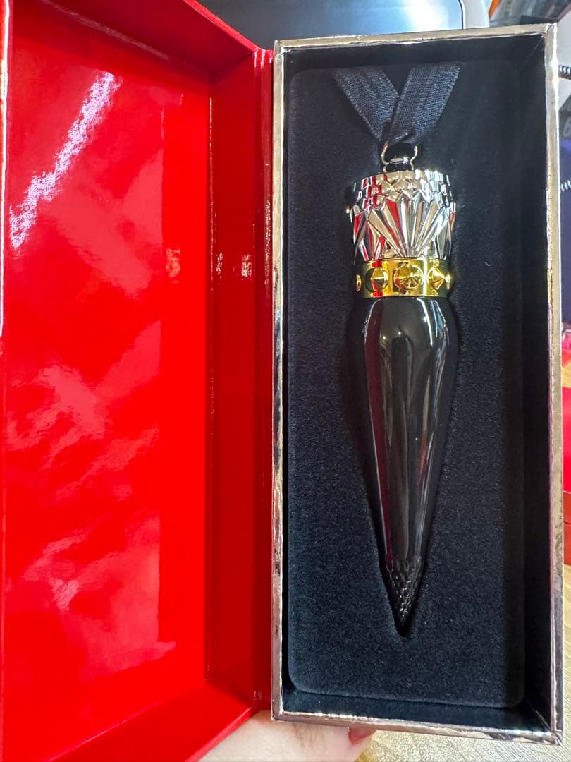 Chriatian Louboutinリップカラー ルージュ ルブタン 001