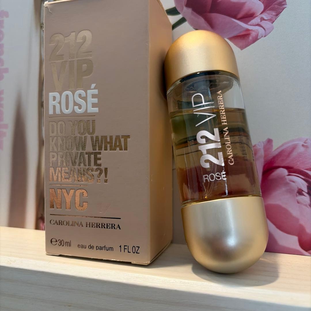 キャロライナへレラ212 VIP ROSEオーデパルファム 30ml