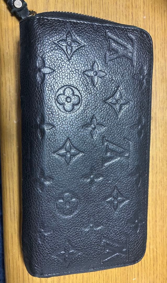 Louis Vuitton ブラックレザー長財布