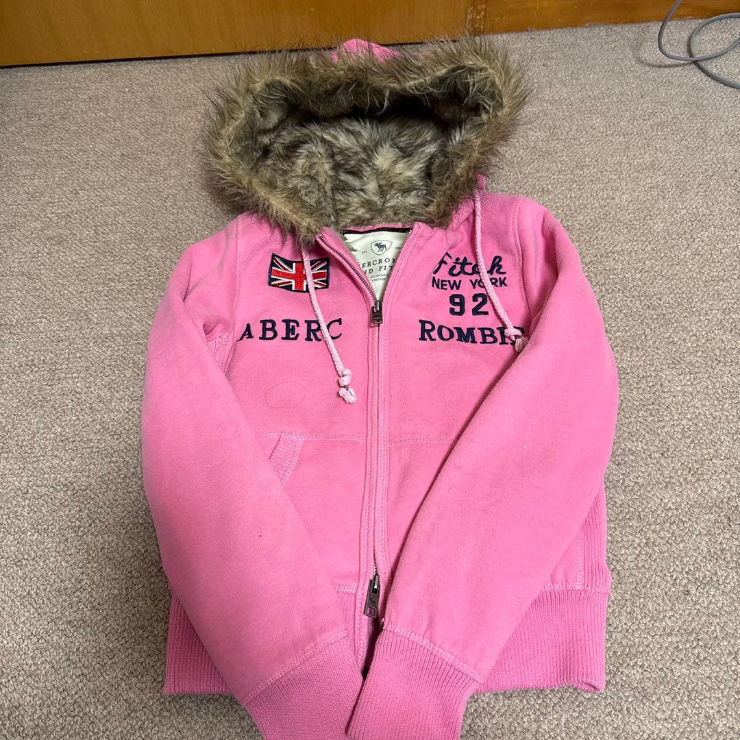 ABERCROMBIE AND FITCH ピンクパーカー S