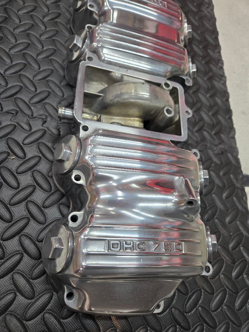 HONDA cb750four シリンダーヘッドカバー