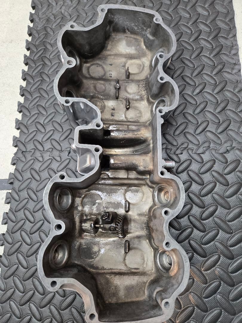 HONDA cb750four シリンダーヘッドカバー