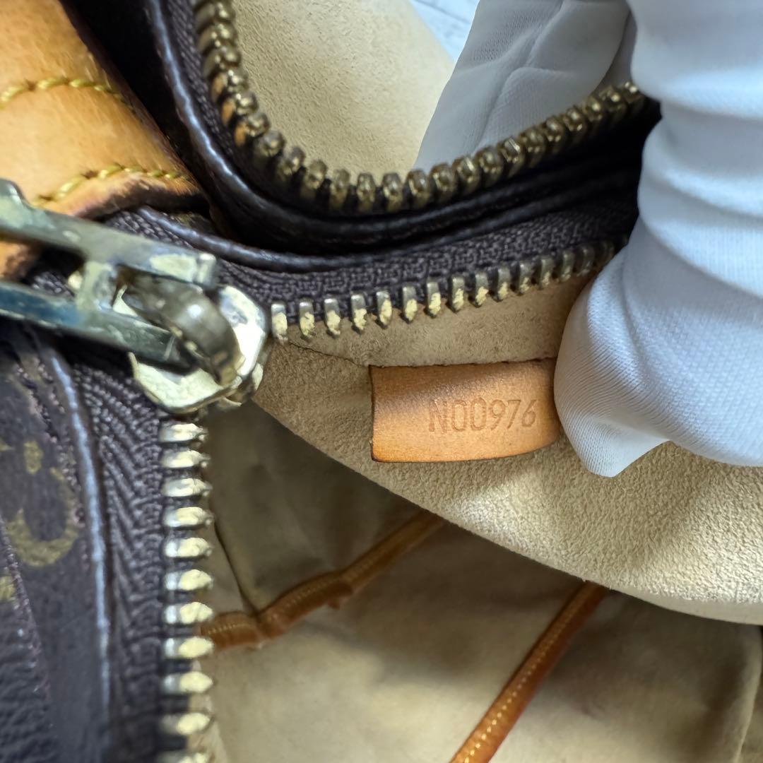 ルイヴィトン ポルト ドキュマン ヴォワヤージュ 2コンパートメント