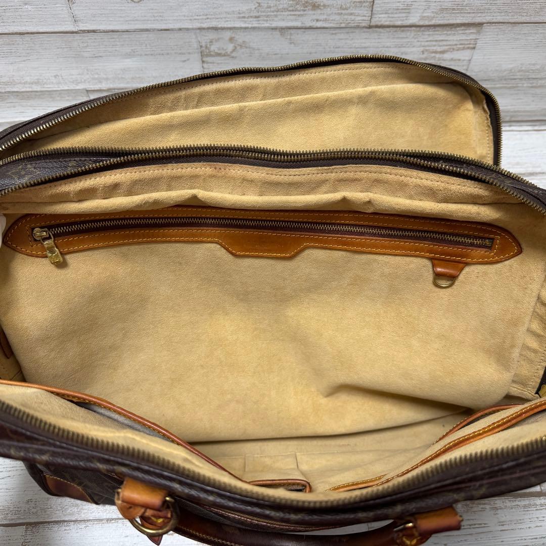 ルイヴィトン ポルト ドキュマン ヴォワヤージュ 2コンパートメント