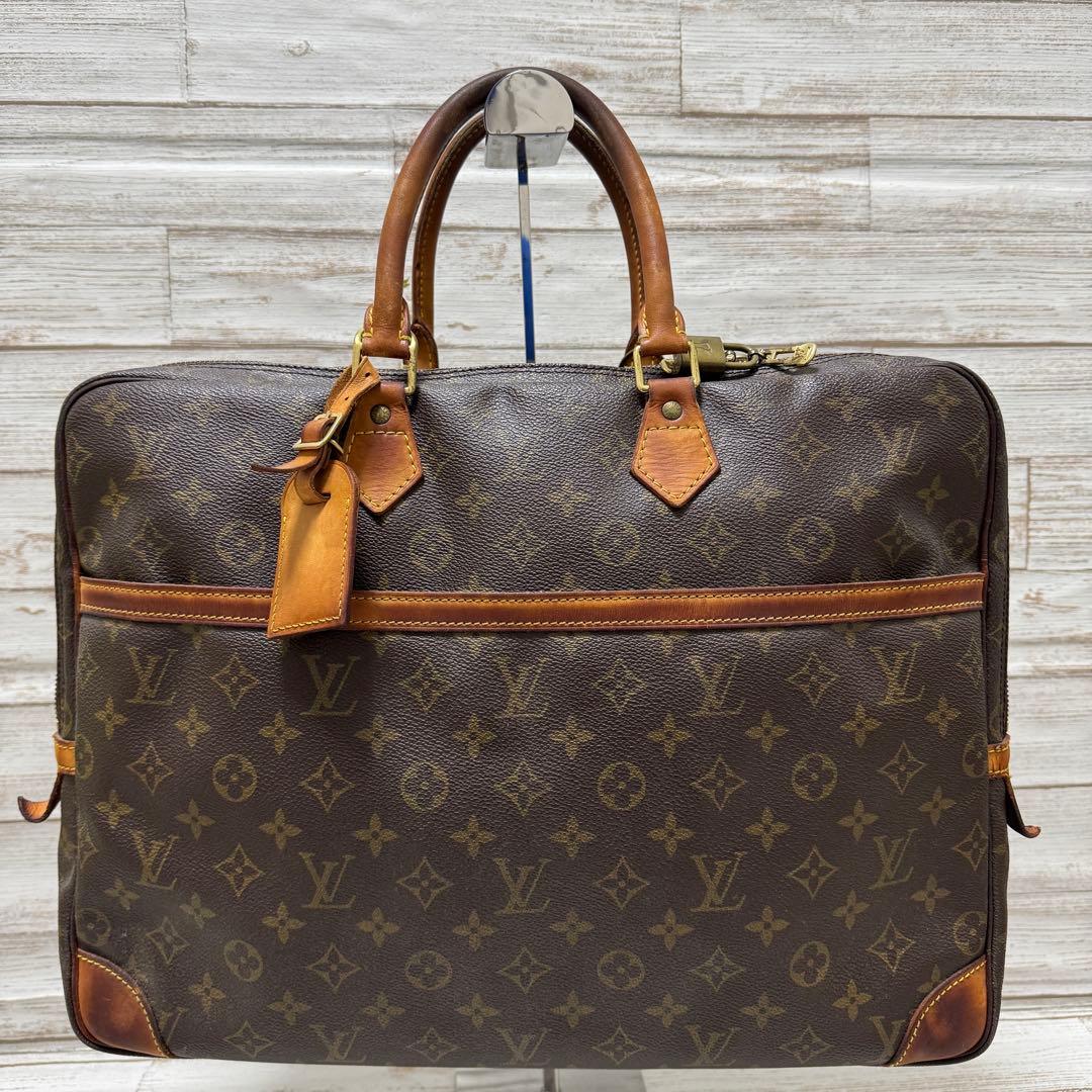 ルイヴィトン ポルト ドキュマン ヴォワヤージュ 2コンパートメント