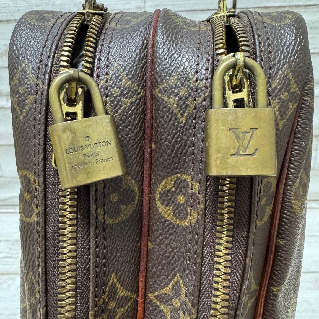 ルイヴィトン ポルト ドキュマン ヴォワヤージュ 2コンパートメント