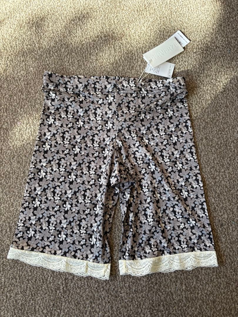 パーバーズ PERVERZE Lace Trim Shorts