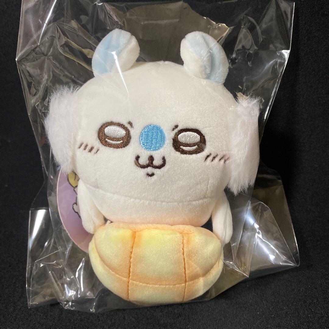 ちいかわ　デスクトップから見守るひっかけぬいぐるみ（メロンパン持ちモモンガ）