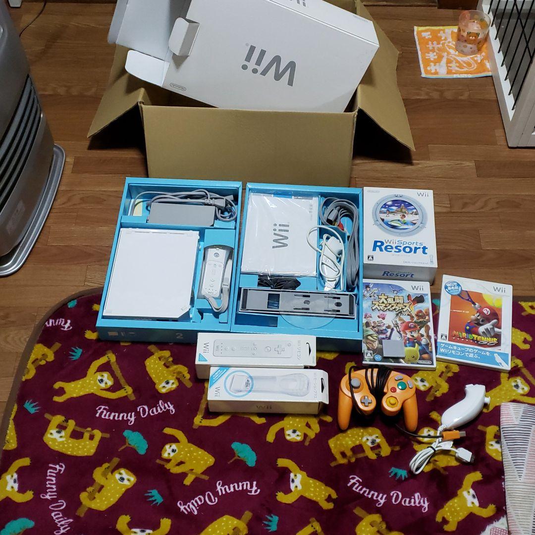 Wii本体セットとコントローラー、テニス、大乱闘スマッシュブラザーズ