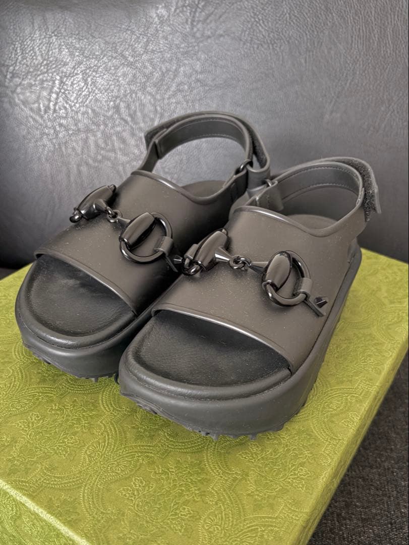 GUCCI ブラック 厚底サンダル