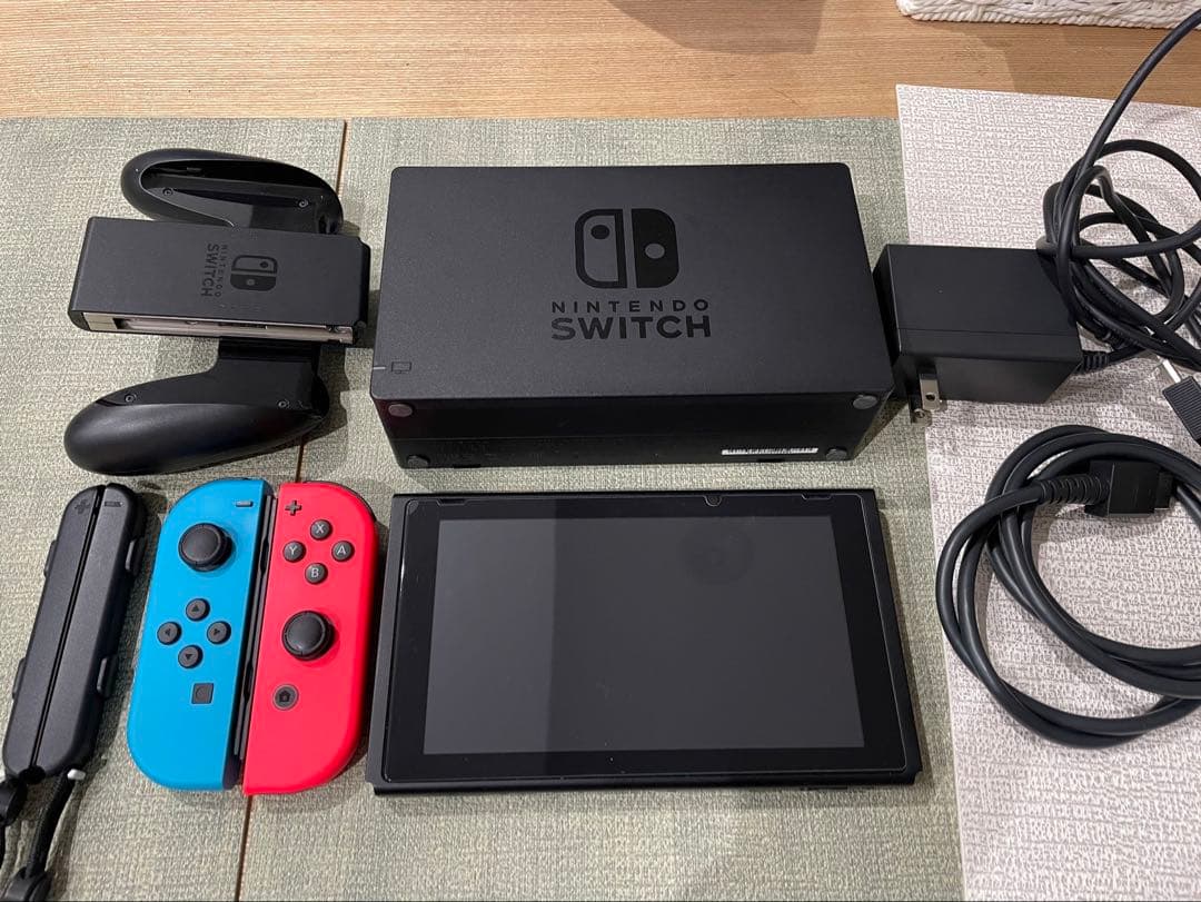 ニンテンドースイッチ　Nintendo Switch 本体　赤青