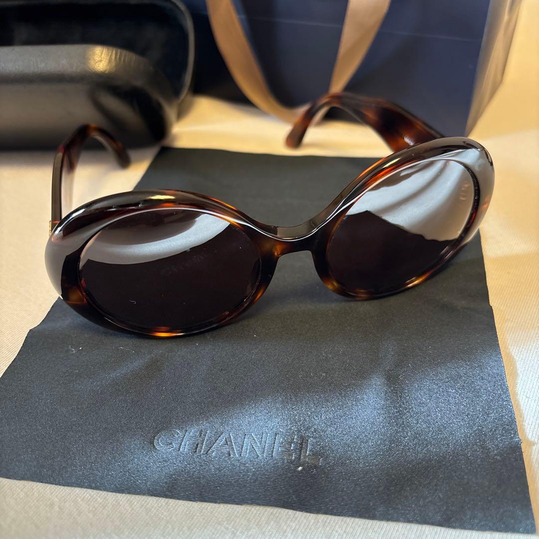 CHANEL オーバル型サングラス トートイズシェル