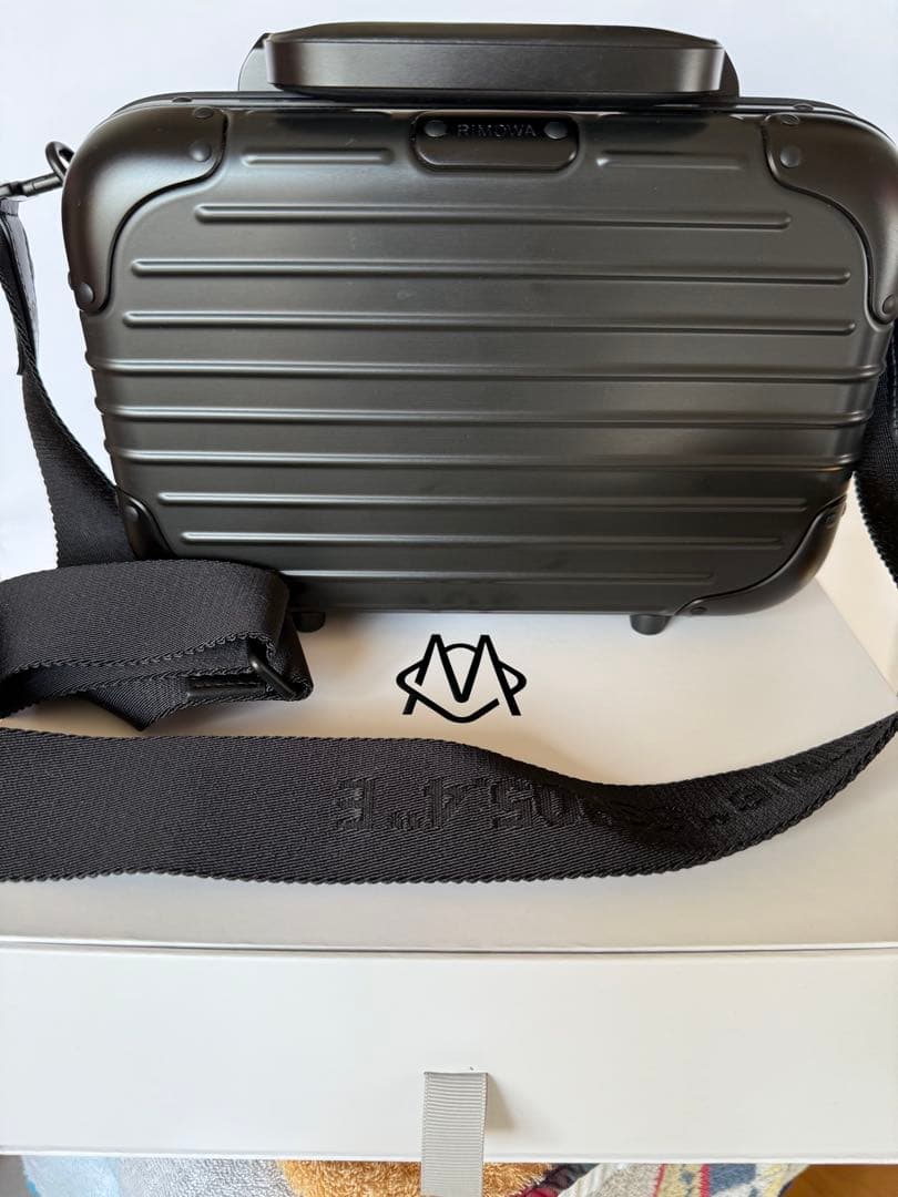 リモワ　クロスボディバック