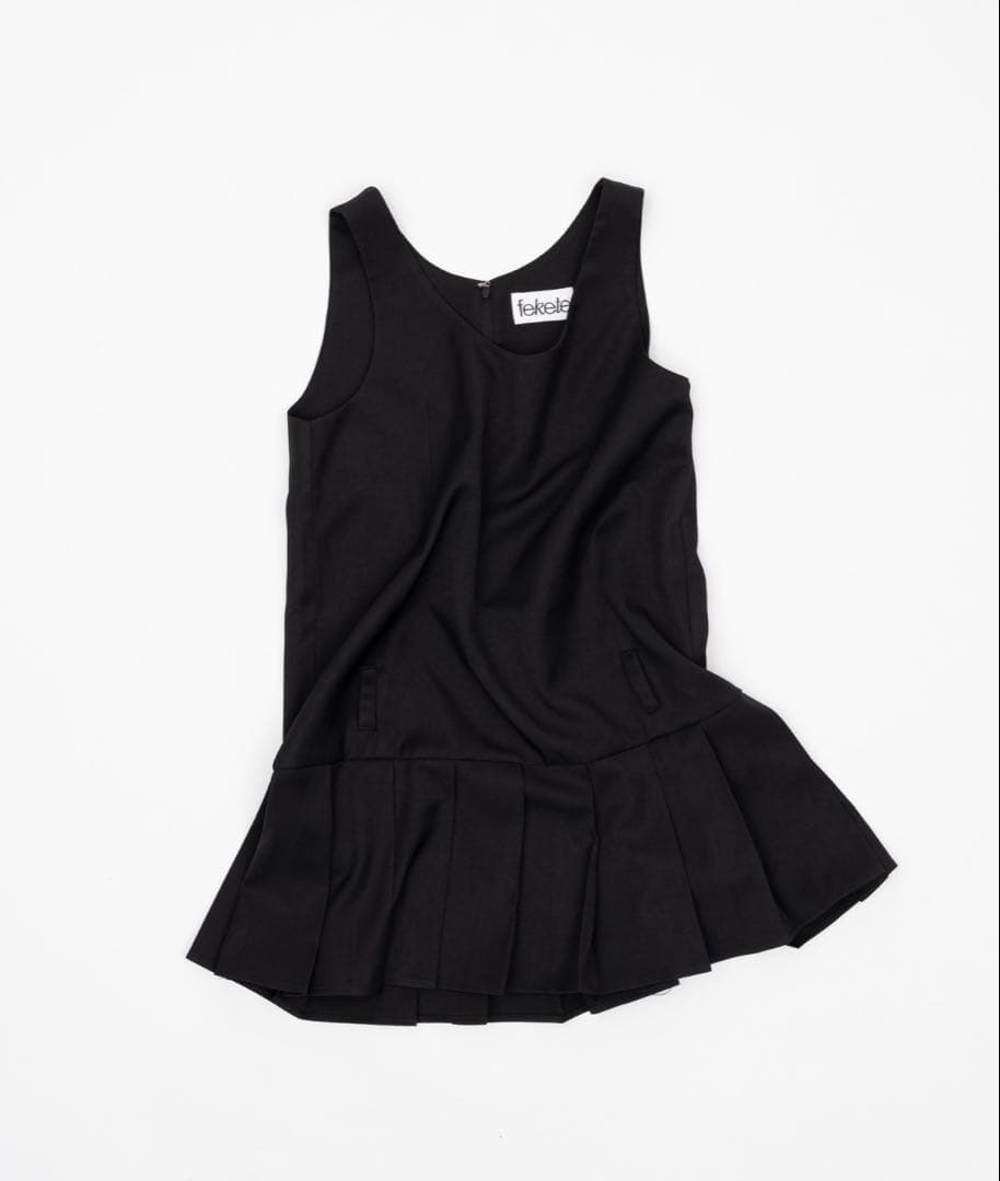 ローウエストミニ丈プリーツワンピース