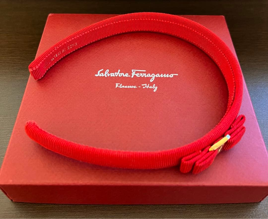 【美品】 サルヴァトーレフェラガモ　ヘアアクセサリー