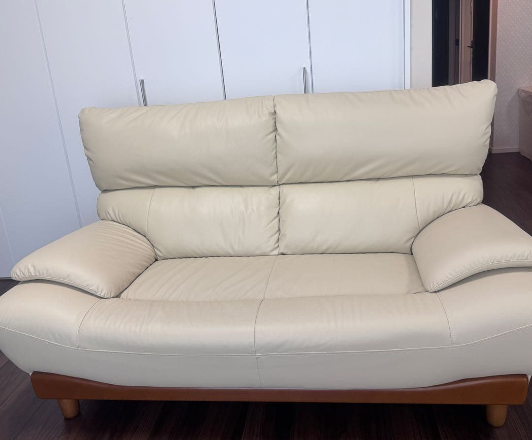 美品　レイコージャパン 2人掛けソファ 合成皮革　型番 7342 アイボリー