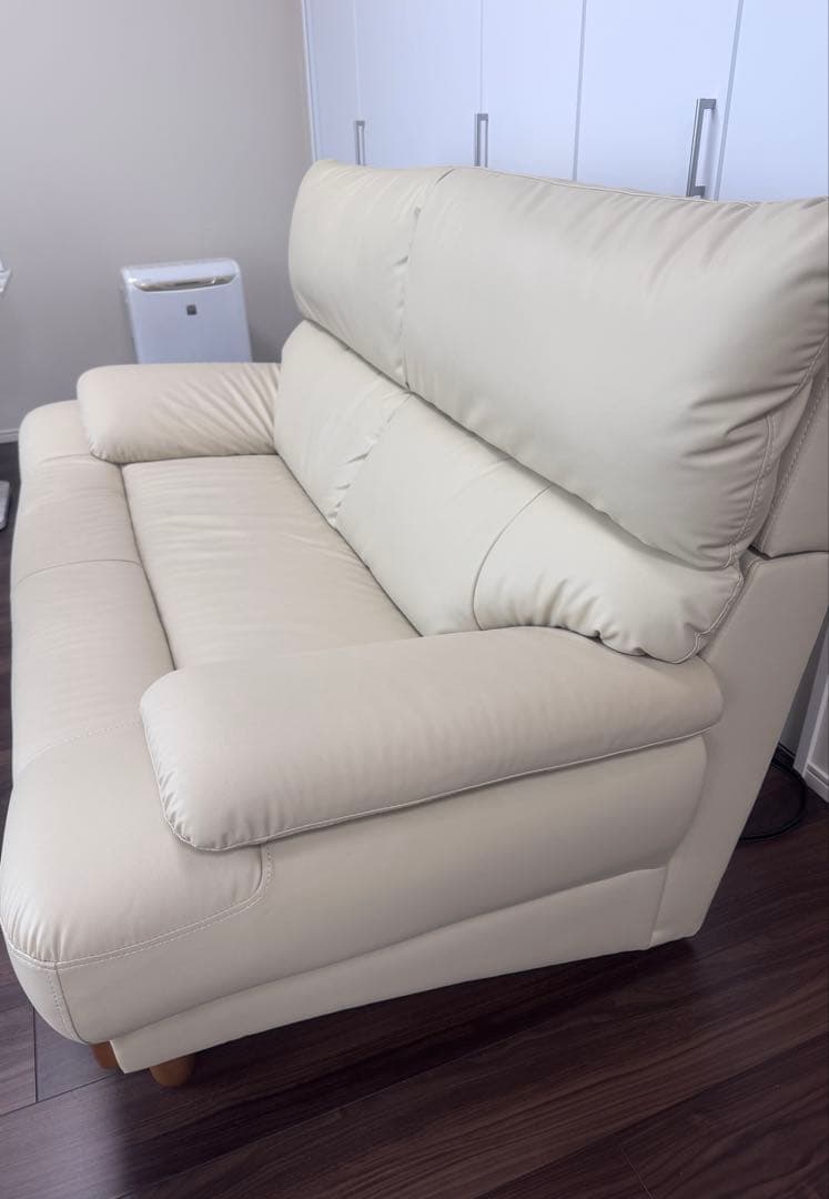 美品　レイコージャパン 2人掛けソファ 合成皮革　型番 7342 アイボリー