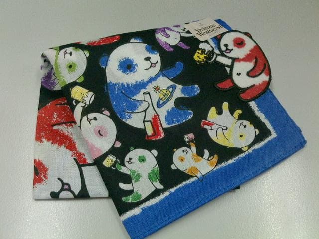 ヴィヴィアン・ハンカチ　（黒地ｘ酔いどれパンダｘ縁ブルーｘアップリケ）