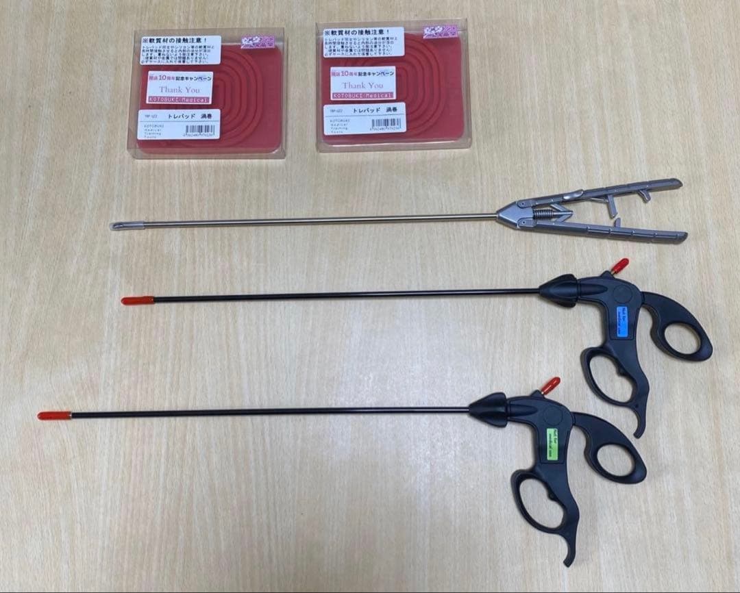 腹腔鏡手術練習用鉗子セット(コトブキメディカル) 練習パッド2つ付き