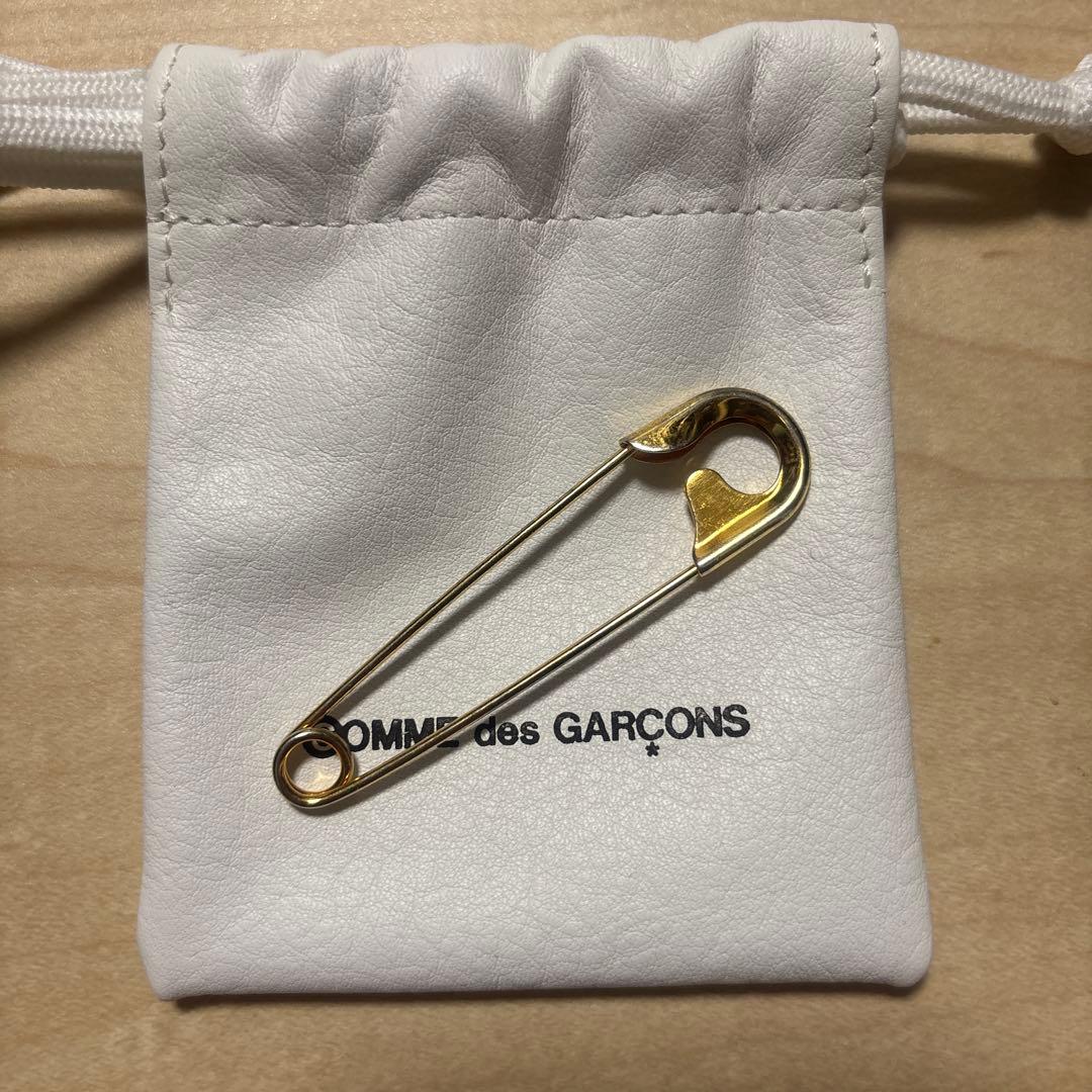 コムデギャルソン　青山限定　安全ピン