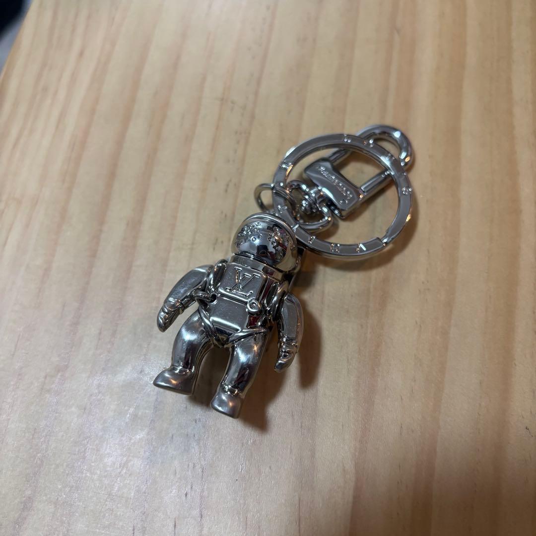 Louis Vuitton 宇宙飛行士キーホルダー