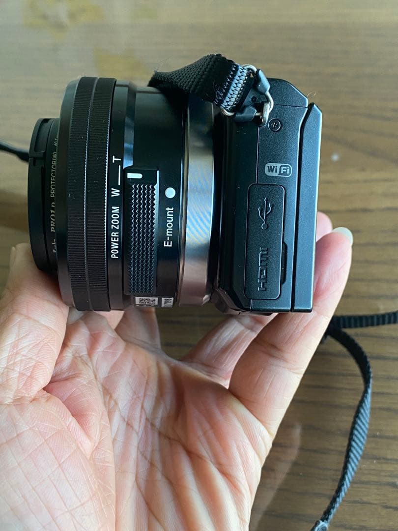 【美品】sony NEX-5T 16-50レンズ付き