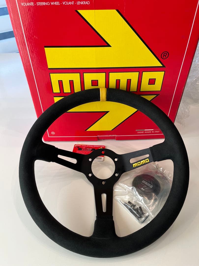 MOMO モモステアリング MOD.08 33マイクロファイバー ディープコーン