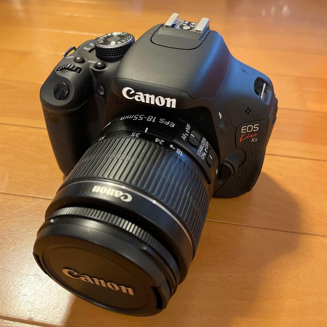 Canon EOS Kiss X5 デジタル一眼レフと追加レンズ