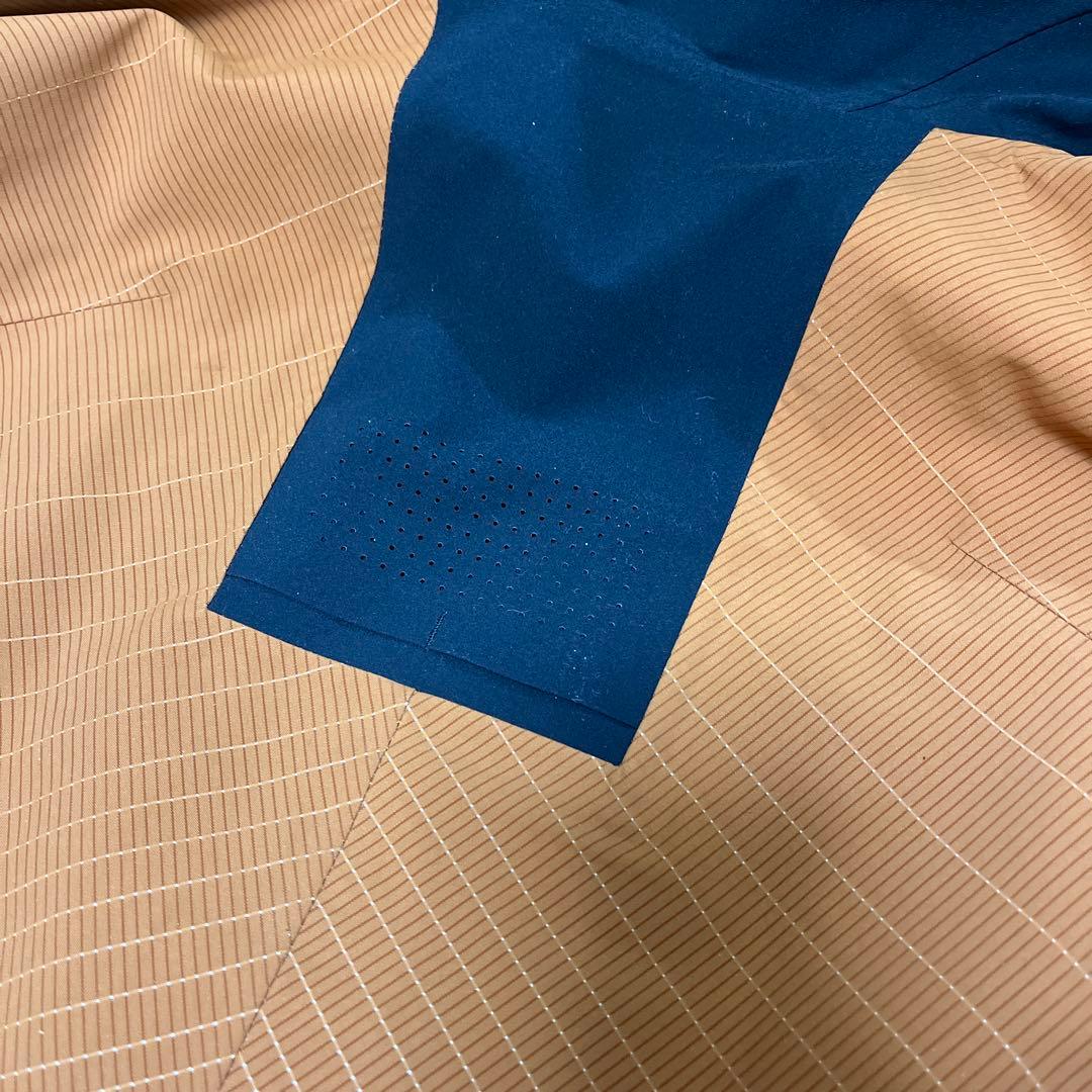 週末値下げ！初秋スキー　DESCENTE ハードシェルジャケット