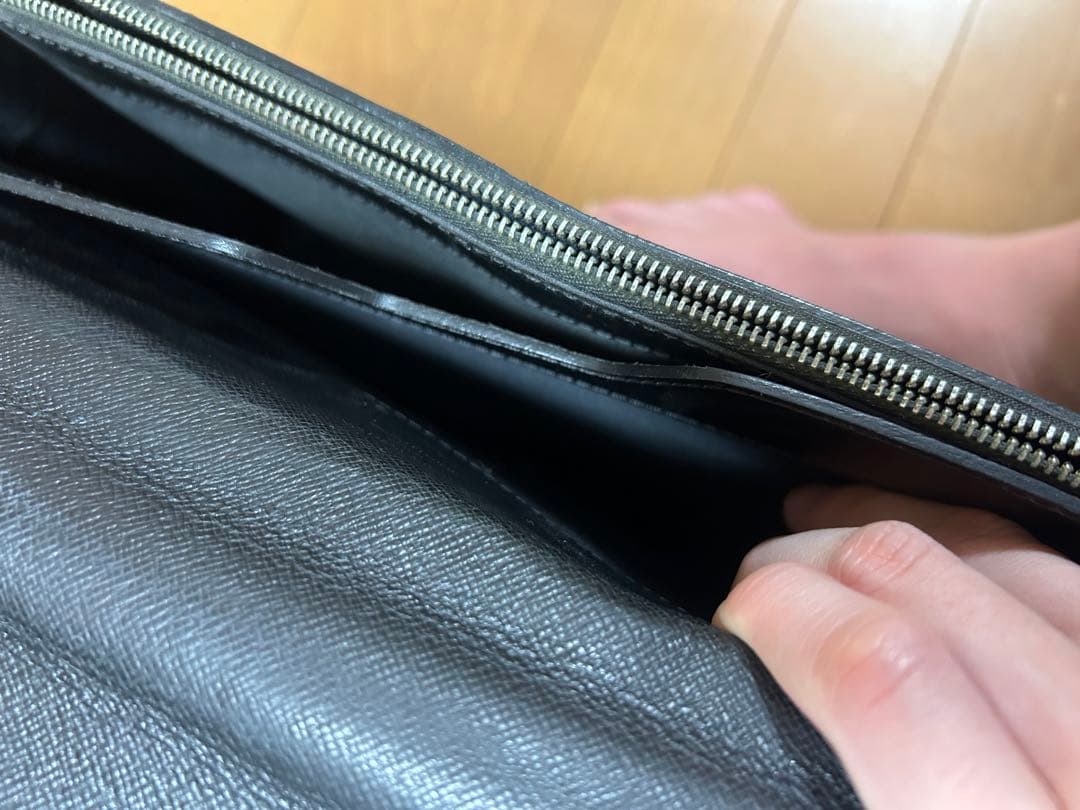 ルイヴィトン ビジネスバッグ 鍵付き