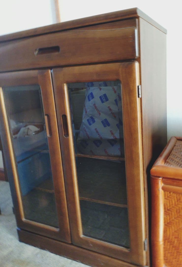 木製キャビネット ガラス扉付き 価格相談可