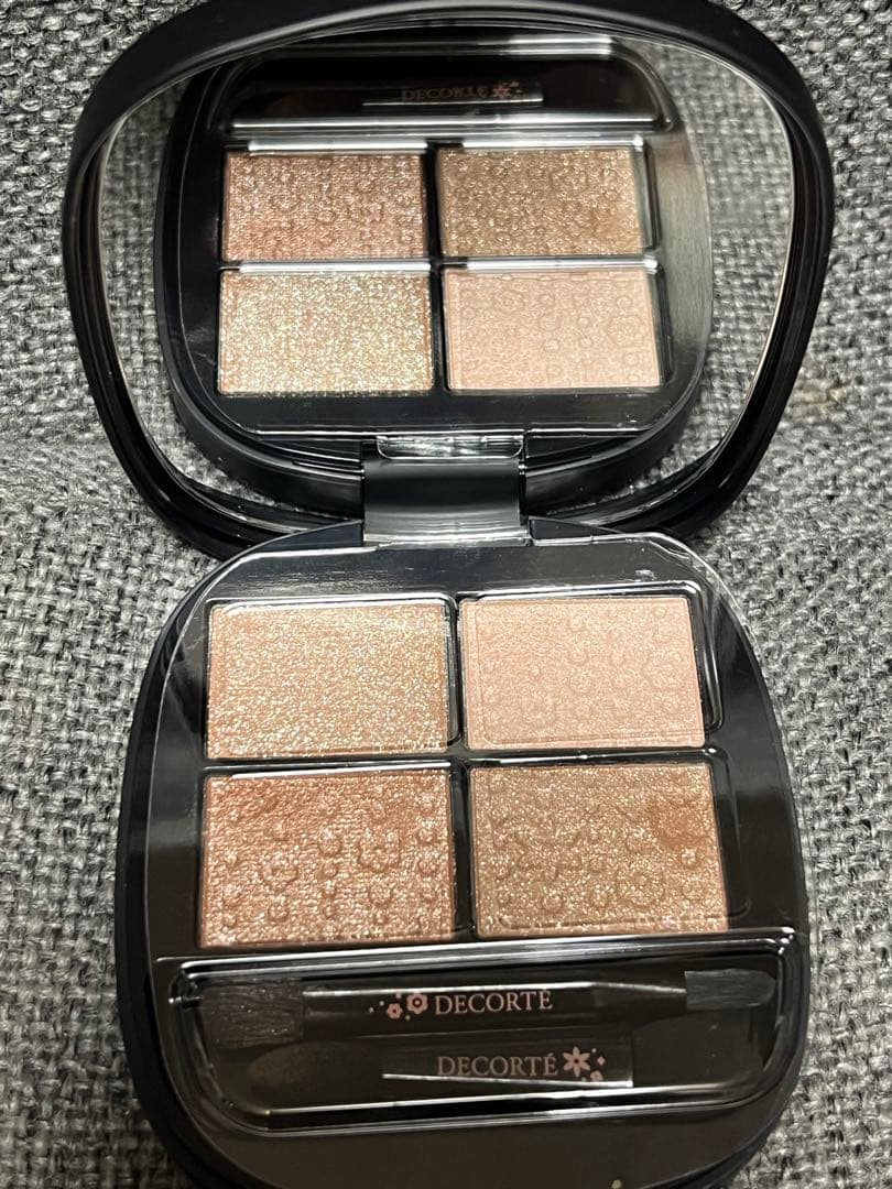 コスメデコルテ　クリスマスコフレ2025 アイシャドウパレット08