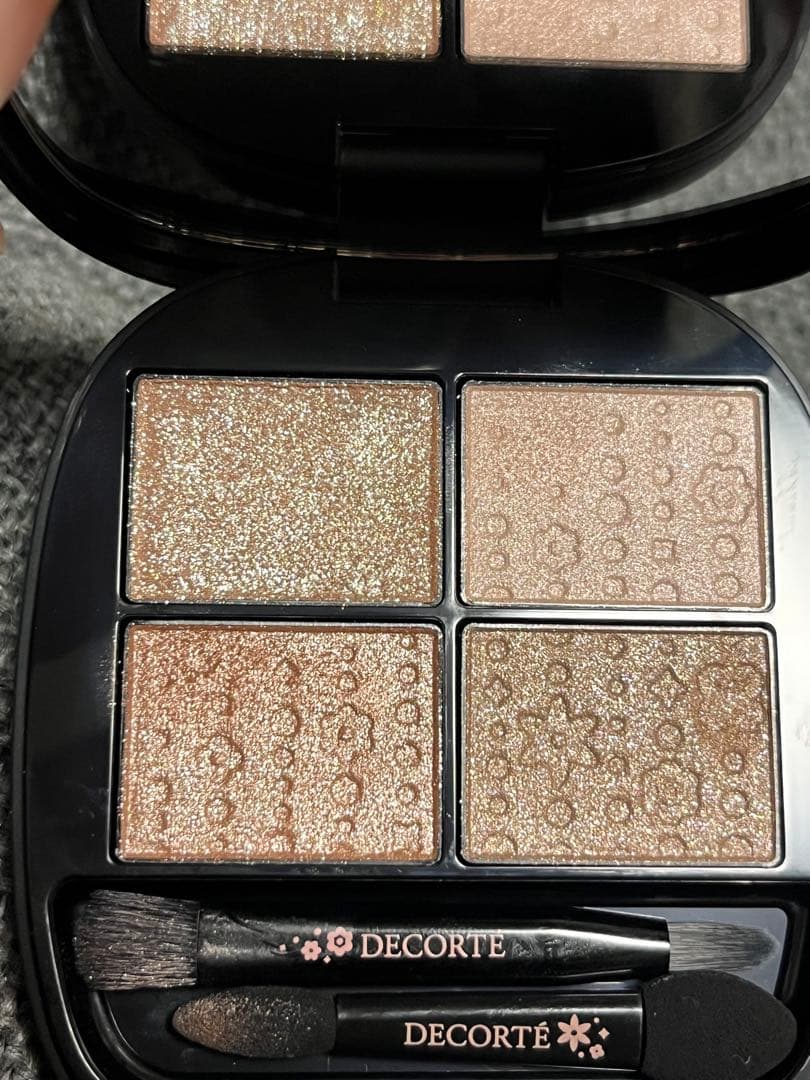 コスメデコルテ　クリスマスコフレ2025 アイシャドウパレット08