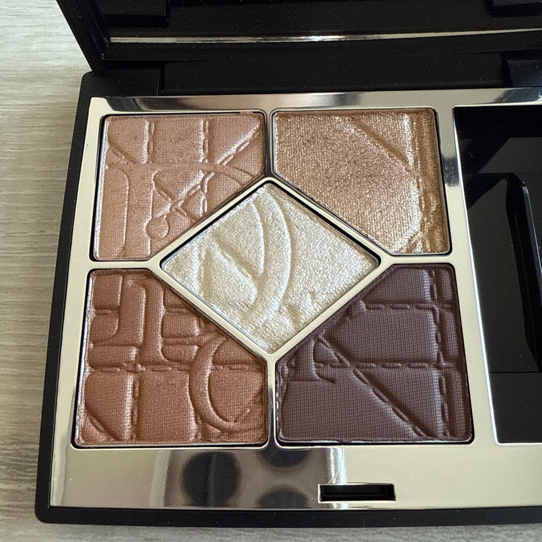 Dior ディオールサンククール557ブラウンカシミヤ アイシャドウ