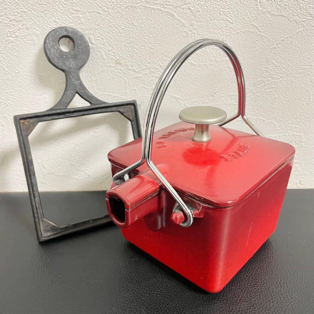 【レア廃盤品】staub ストウブ スクエアティーポット 赤色 専用台座付き