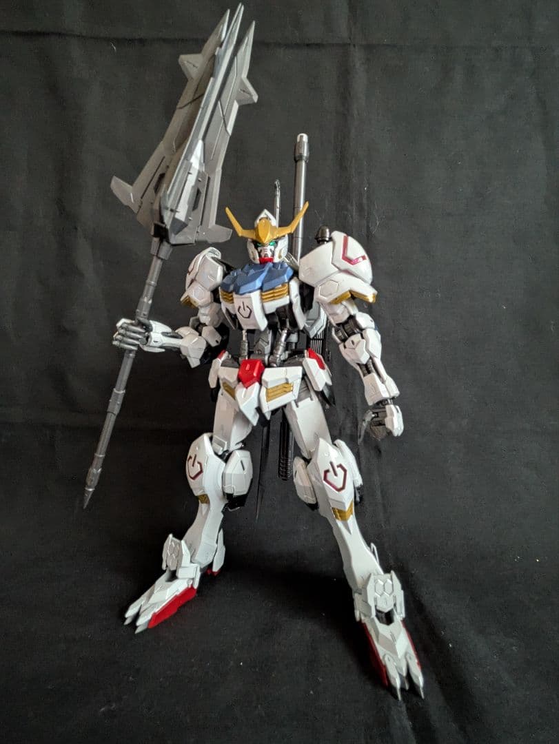 MG 1/100 ガンダムバルバトス[チタニウムフィニッシュ] 完成品ガンプラ